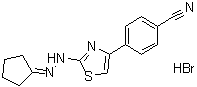 4-[2-(2-环戊基亚基肼基)-4-噻唑基]苯甲腈氢溴酸盐分子结构 (CAS 1622921-15-6)